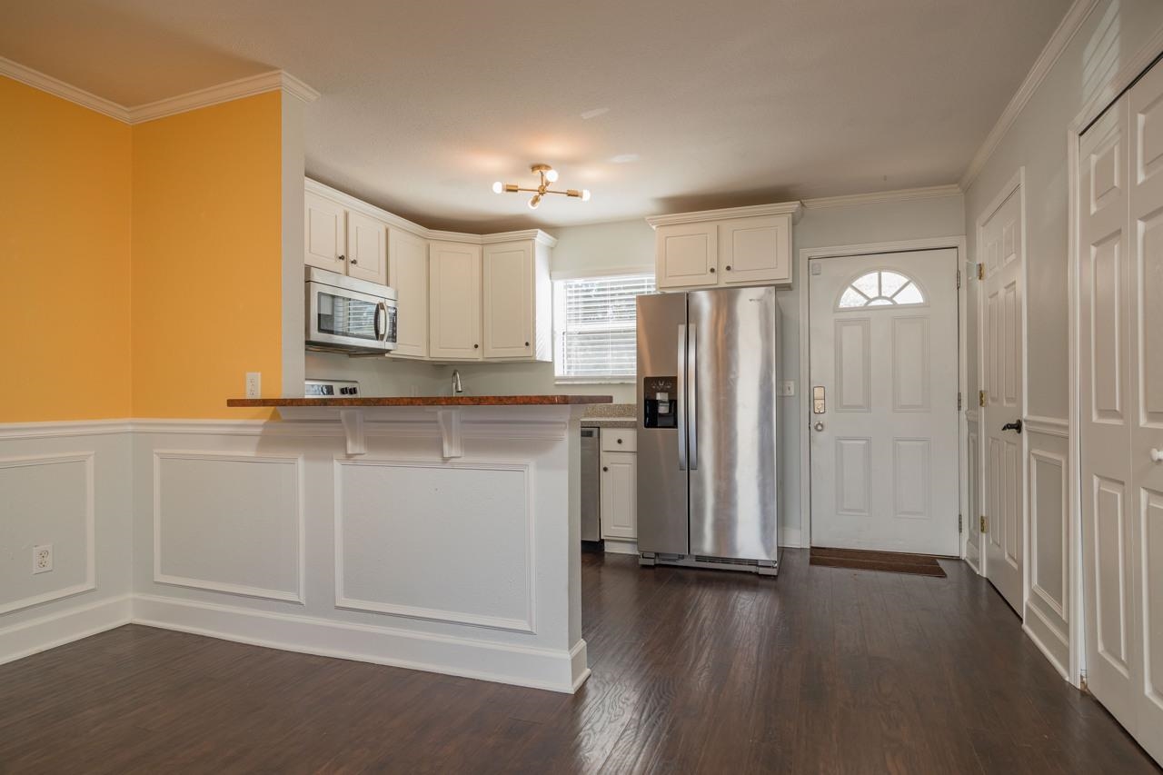 4420 Carter Road, Unit 27 St. Augustine, FL 32086 - Photo 9 of 30 a view of kitchen with wooden floor and electronic appliances