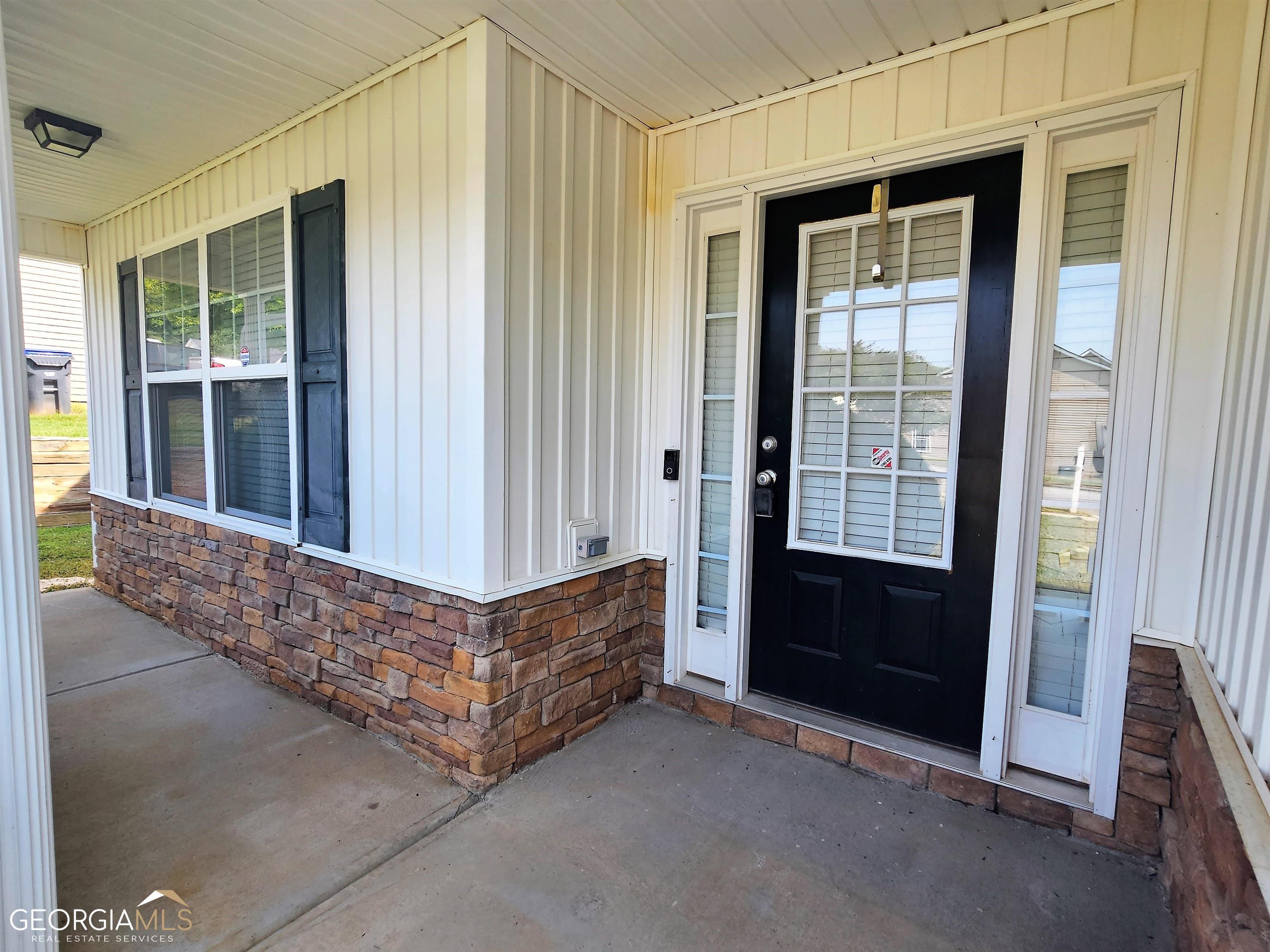 45 Manchester Lane Jefferson, GA 30549 - Photo 2 of 15