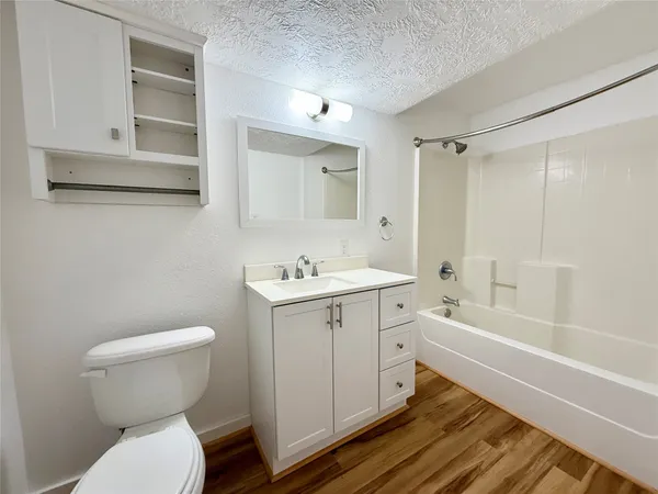 $1,000 | 232 South Tesch Street, Unit 234, Bellville, TX 77418