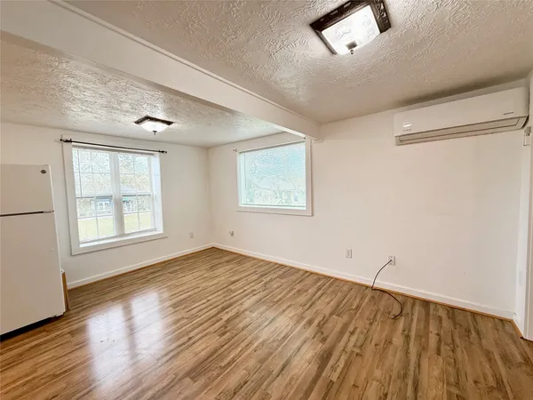 $1,000 | 232 South Tesch Street, Unit 234, Bellville, TX 77418