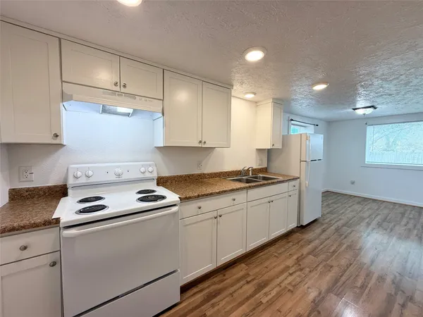 $1,000 | 232 South Tesch Street, Unit 234, Bellville, TX 77418