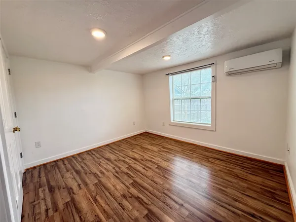 $1,000 | 232 South Tesch Street, Unit 234, Bellville, TX 77418