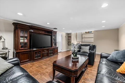 $1,638,000 | 32 Middle Lane, Jericho, NY 11753