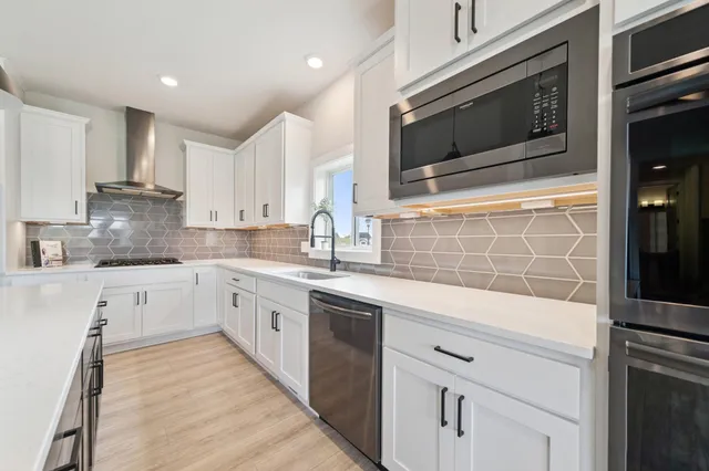 $699,900 | 17660 Jett Circle Southeast, Prior Lake, MN 55372