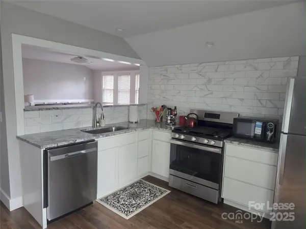 $2,475 | 238 South Main Street, Davidson, NC 28036