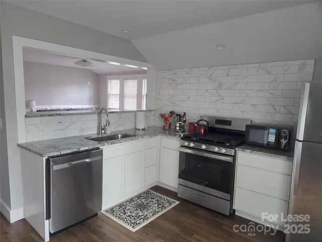 $2,475 | 238 South Main Street, Davidson, NC 28036