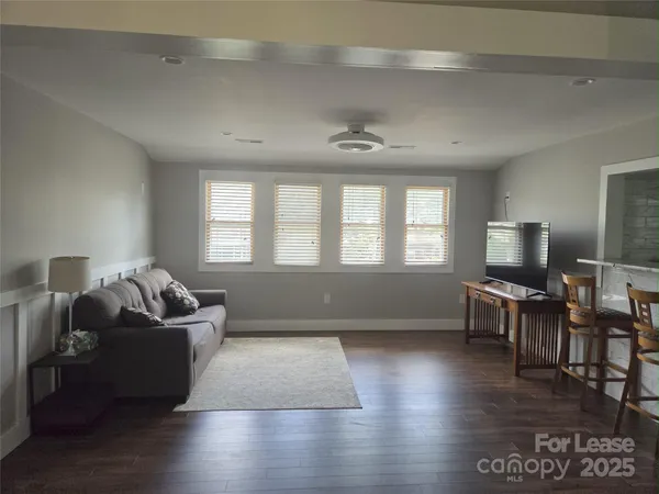 $2,475 | 238 South Main Street, Davidson, NC 28036