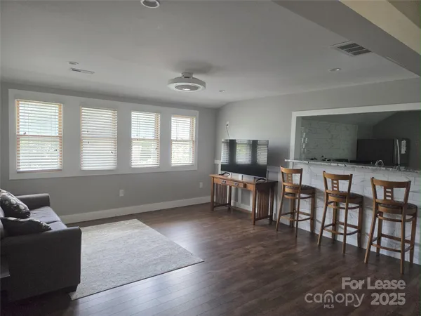 $2,475 | 238 South Main Street, Davidson, NC 28036