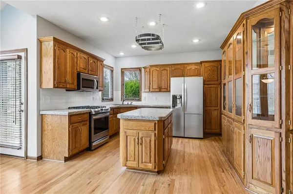 $620,000 | 6642 Northwest Monticello Court, Parkville, MO 64152