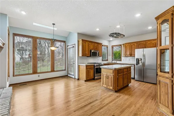$620,000 | 6642 Northwest Monticello Court, Parkville, MO 64152