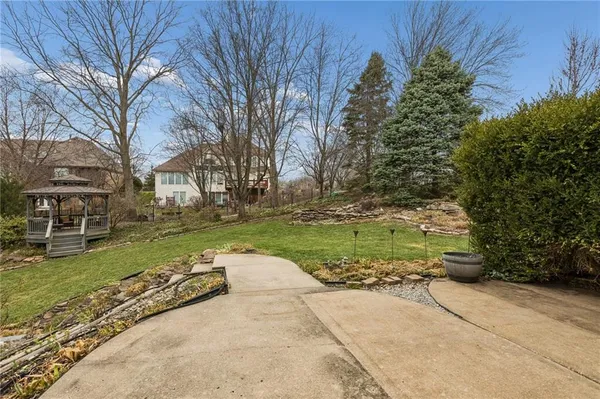 $620,000 | 6642 Northwest Monticello Court, Parkville, MO 64152