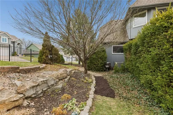 $620,000 | 6642 Northwest Monticello Court, Parkville, MO 64152