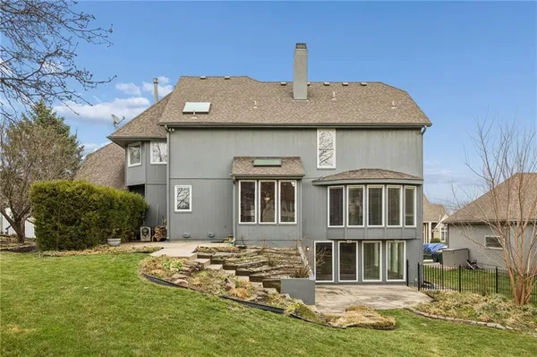 $620,000 | 6642 Northwest Monticello Court, Parkville, MO 64152