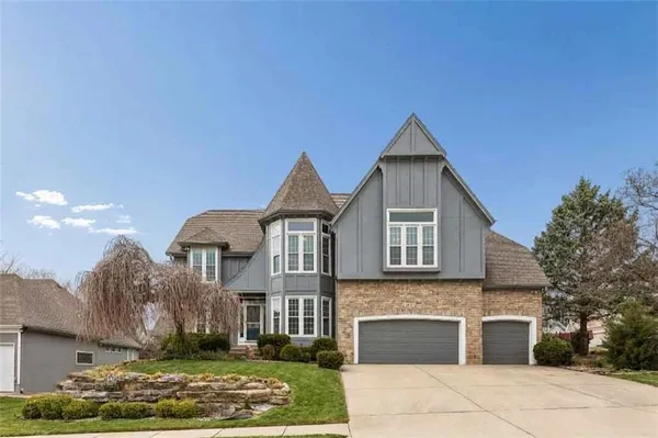 $620,000 | 6642 Northwest Monticello Court, Parkville, MO 64152