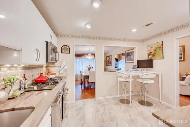 $765,000 | 114 Coppertree Court, Edison, NJ 08820