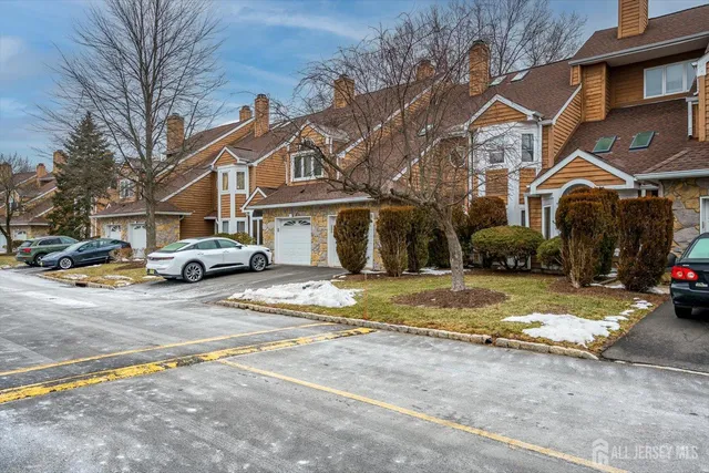 $765,000 | 114 Coppertree Court, Edison, NJ 08820