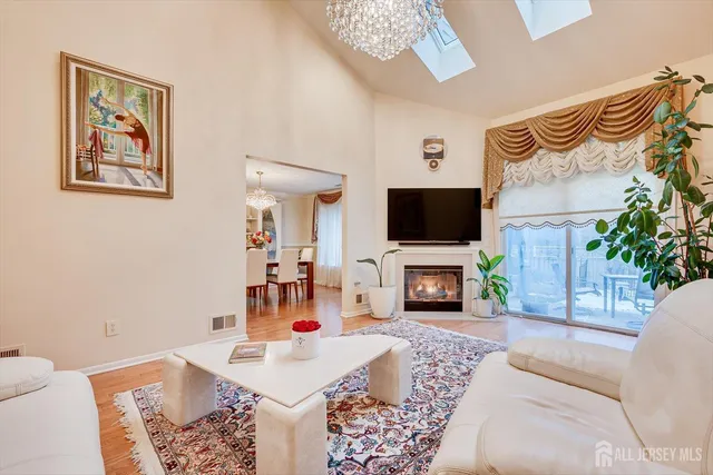 $765,000 | 114 Coppertree Court, Edison, NJ 08820