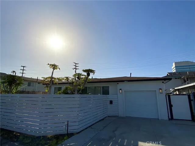 $1,099,000 | 17091 B Lane, Huntington Beach, CA 92647
