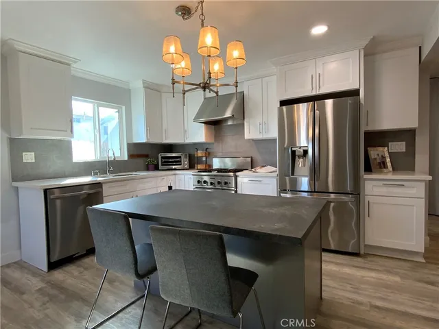 $1,099,000 | 17091 B Lane, Huntington Beach, CA 92647