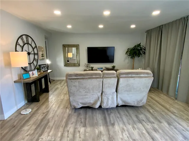 $1,099,000 | 17091 B Lane, Huntington Beach, CA 92647