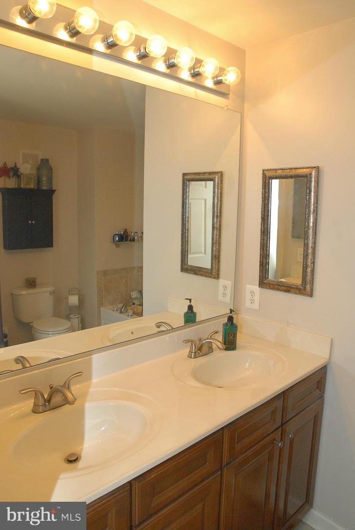 6038 Machen Road, Unit 191 Centreville, VA 20121 - Photo 11 of 16 Bath (Master)