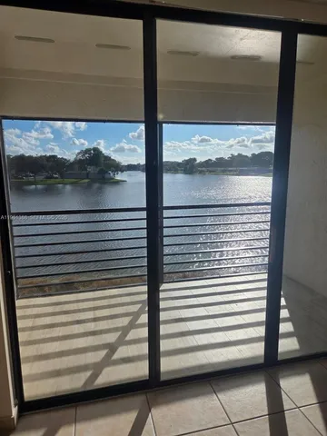 $2,370 | 11342 Taft Street, Unit 11342, Pembroke Pines, FL 33026