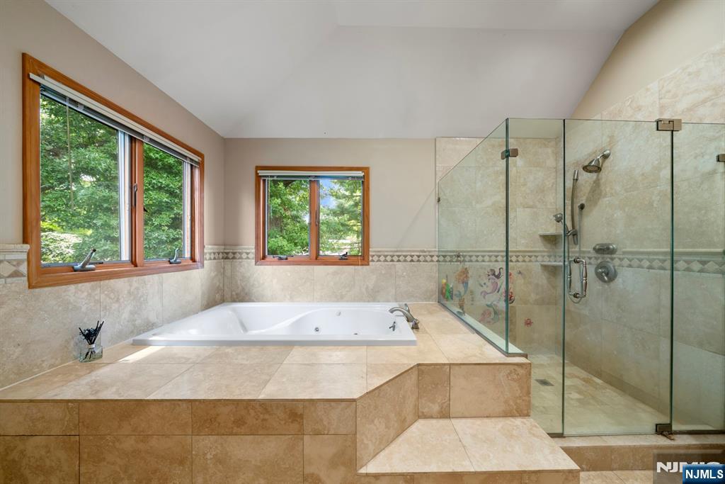 325 Cooper Place Paramus, NJ 07652 - Photo 20 of 31