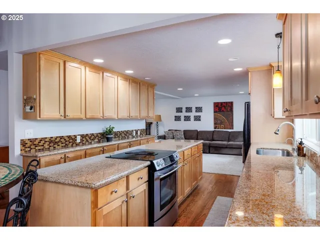 $939,900 | 4905 Northwest Kahneeta Court, Portland, OR 97229