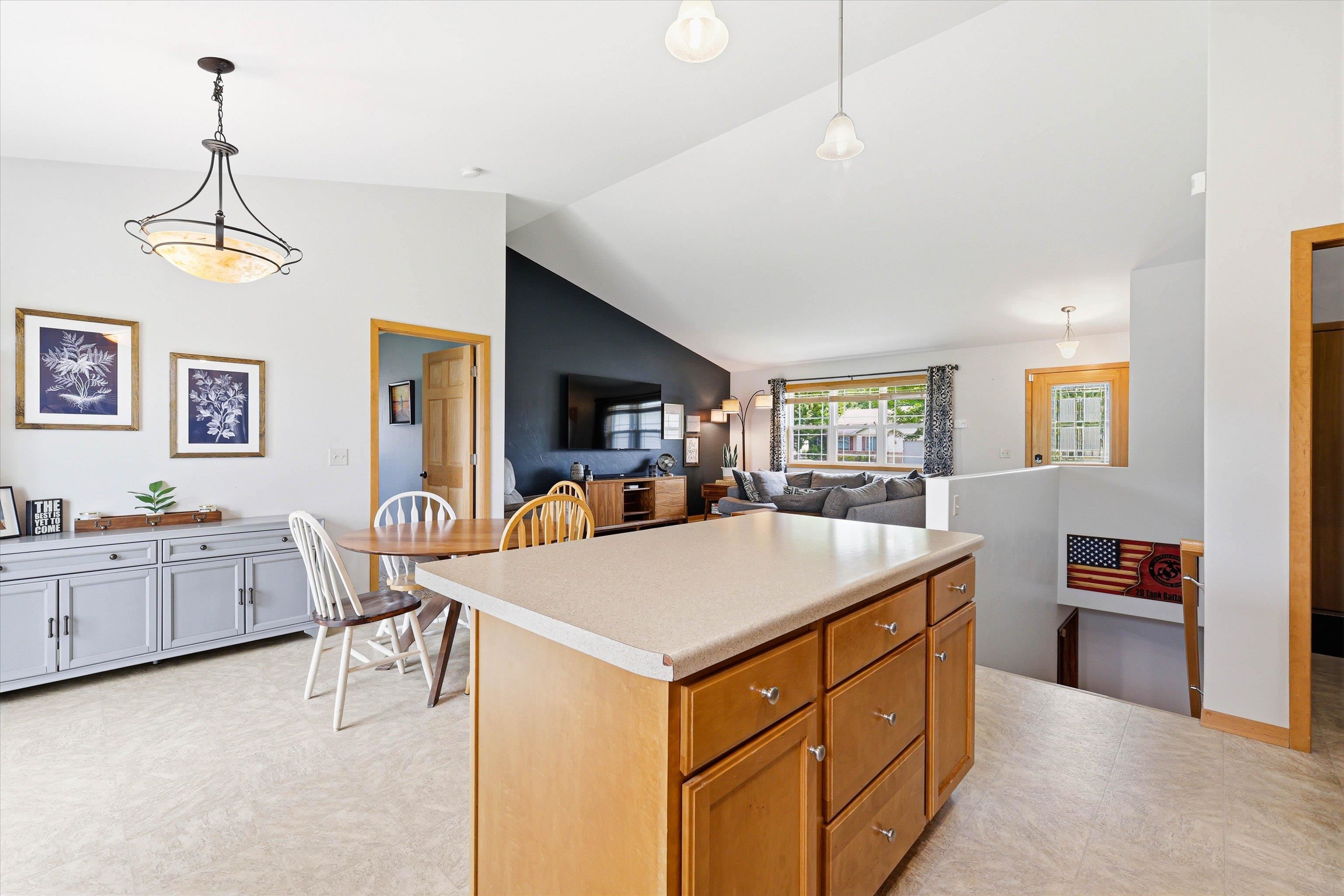 N9433 Evan Street Appleton, WI 54915 - Photo 7 of 24