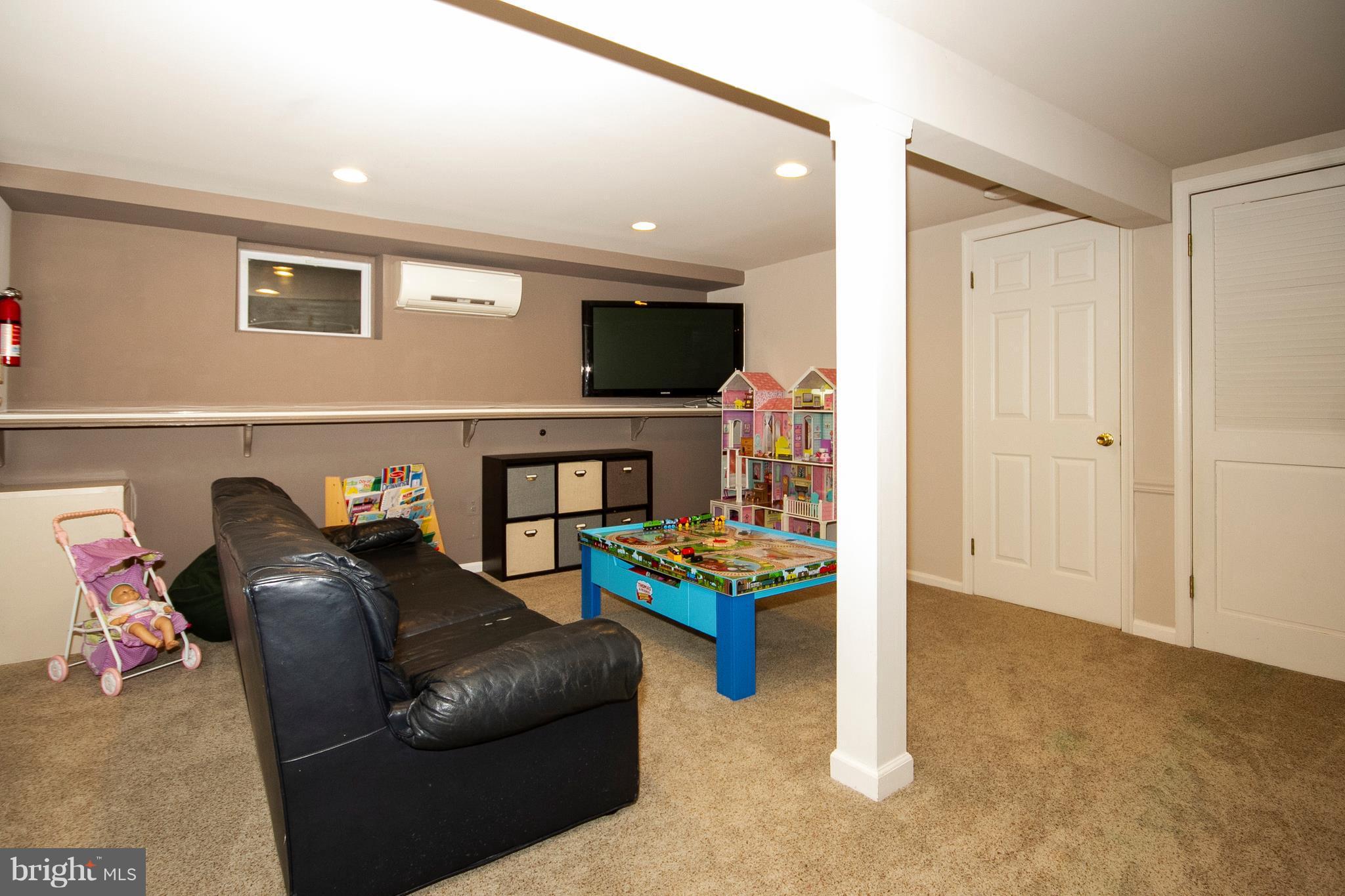 5029 Durham Road East Columbia, MD 21044 - Photo 11 of 27 Family Room