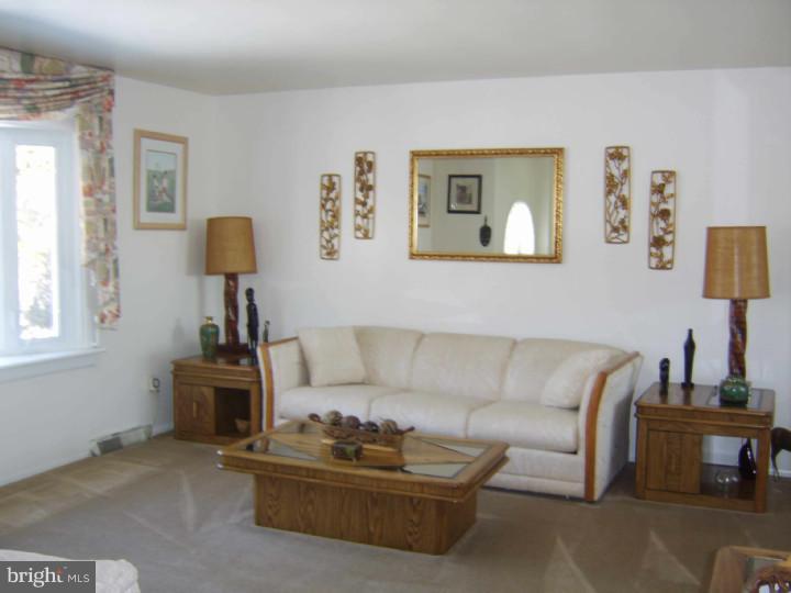 1095 Valley Road Warminster, PA 18974 - Photo 2 of 20 Gallery Image 2