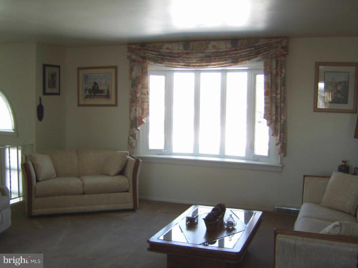 1095 Valley Road Warminster, PA 18974 - Photo 3 of 20 Gallery Image 3