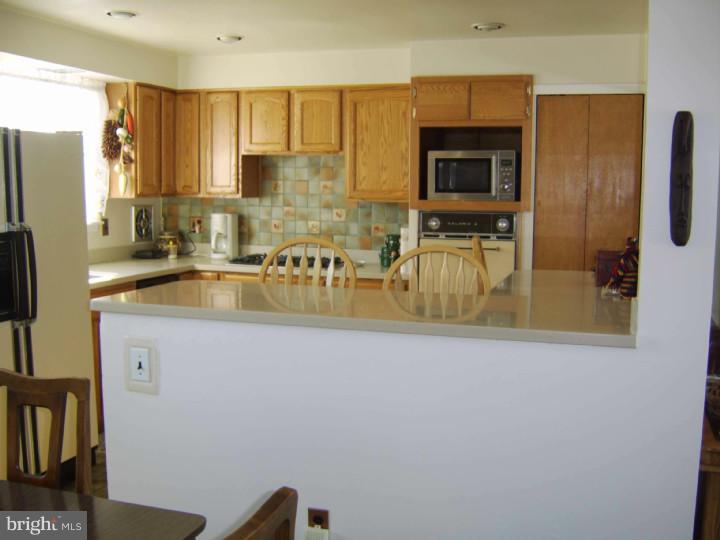 1095 Valley Road Warminster, PA 18974 - Photo 5 of 20 Gallery Image 5