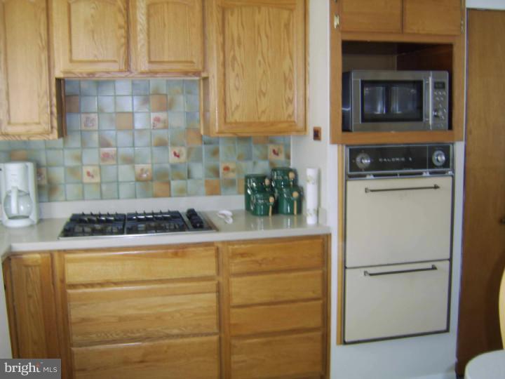 1095 Valley Road Warminster, PA 18974 - Photo 7 of 20 Gallery Image 7