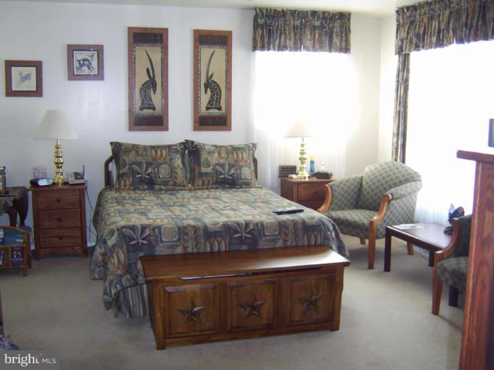 1095 Valley Road Warminster, PA 18974 - Photo 9 of 20 Gallery Image 9