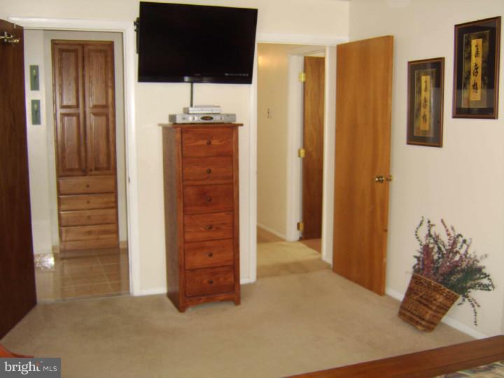 1095 Valley Road Warminster, PA 18974 - Photo 10 of 20 Gallery Image 10