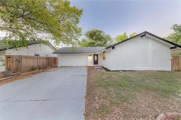 $2,100 | 5535 Pine Place, Austin, TX 78744