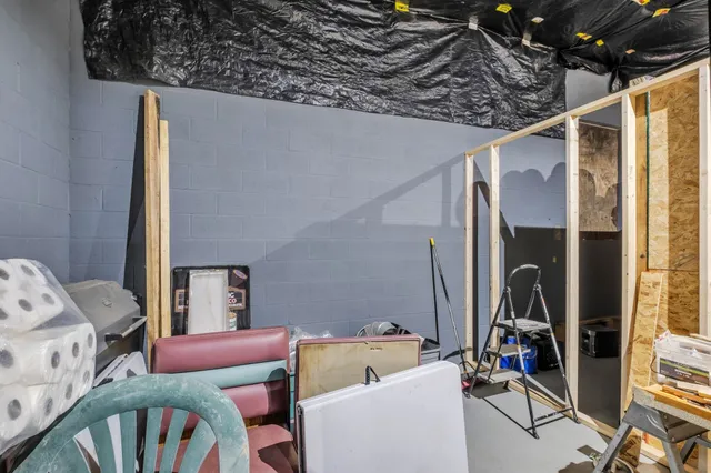 a view of a livingroom with furniture