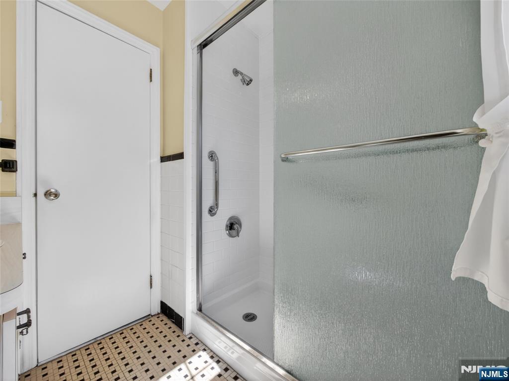 832 Summit Avenue Hackensack, NJ 07601 - Photo 16 of 20