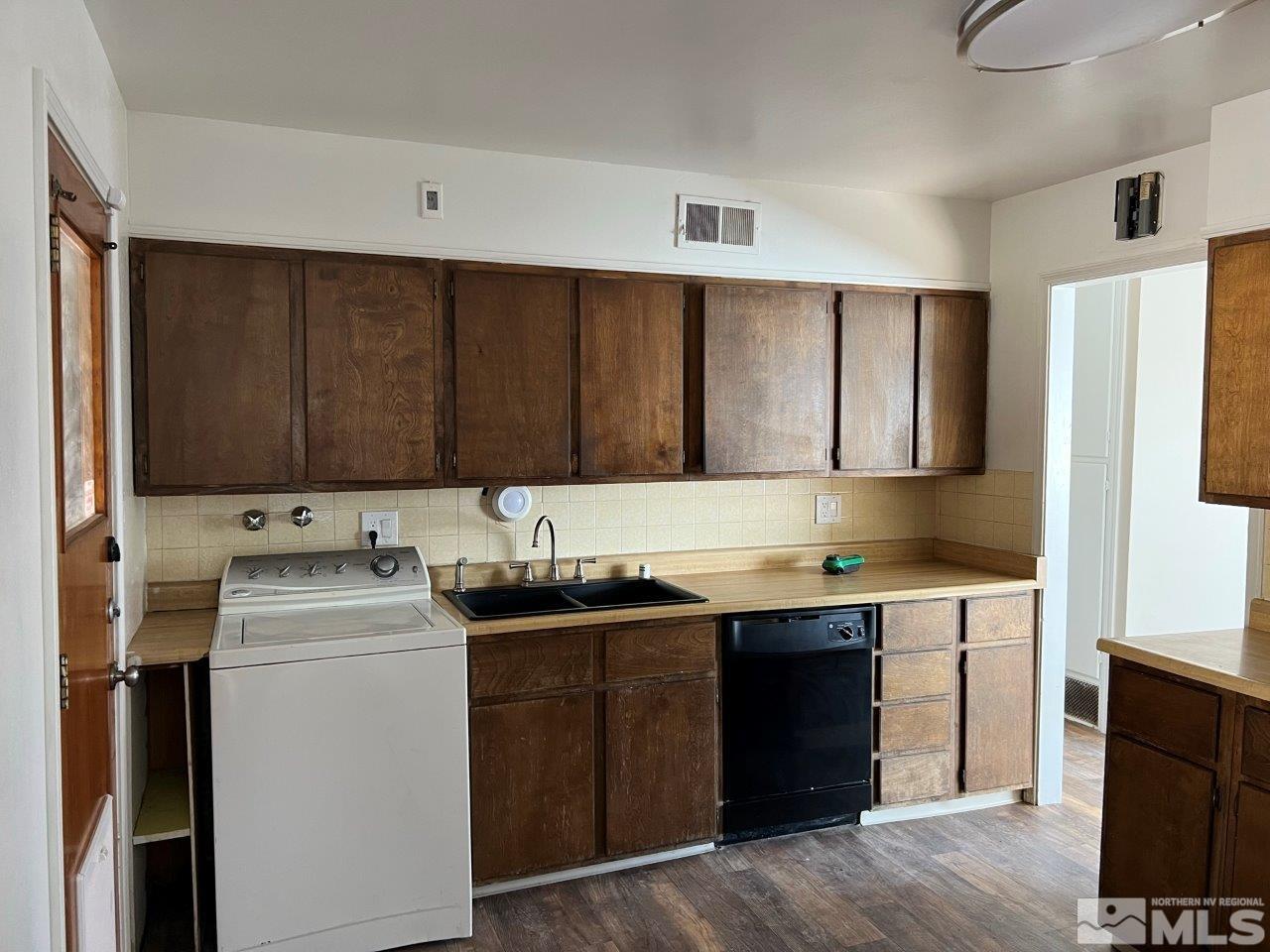 1945 Elmcrest Drive Reno, NV 89503 - Photo 6 of 17 Photo 6