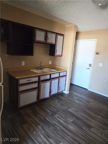 $850 | 305 North 10th Street, Unit 32, Las Vegas, NV 89101