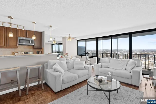 $300,000 | 277 Prospect Avenue, Unit 18B, Hackensack, NJ 07601