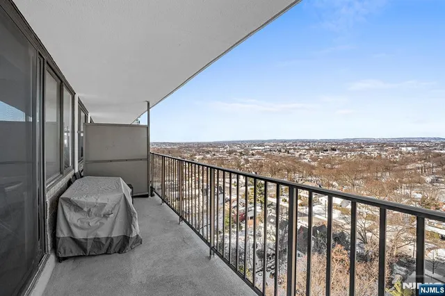 $300,000 | 277 Prospect Avenue, Unit 18B, Hackensack, NJ 07601