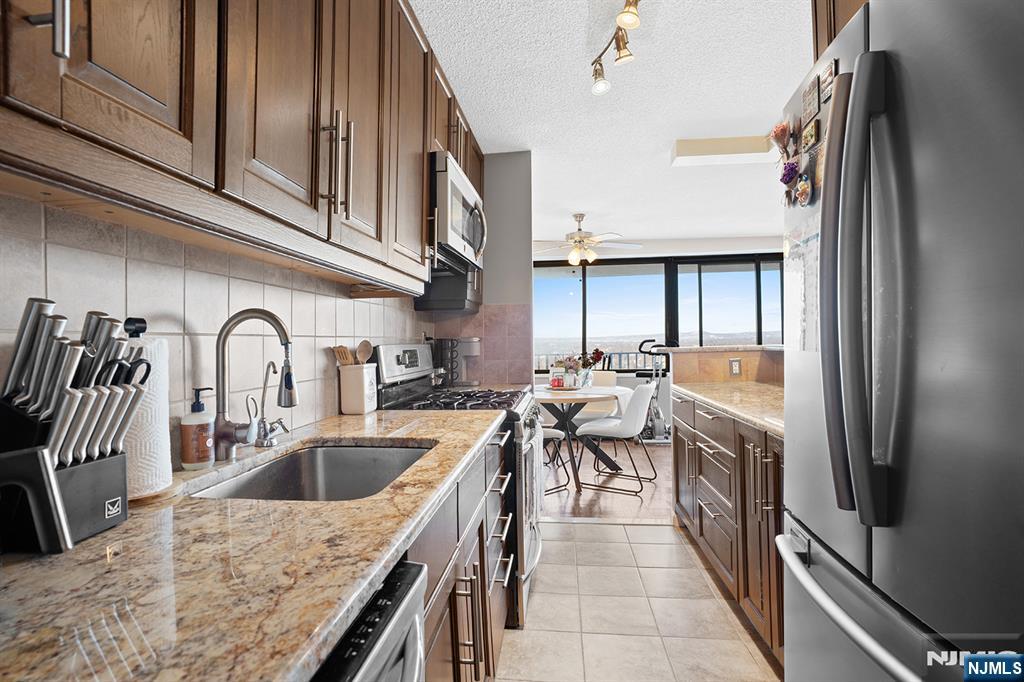 277 Prospect Avenue, Unit 18B Hackensack, NJ 07601 - Photo 10 of 29