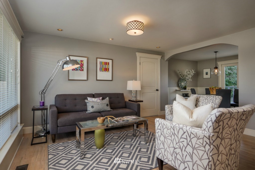 10125 128th Avenue Southeast Renton, WA 98056 - Photo 2 of 22 Gallery Image 2