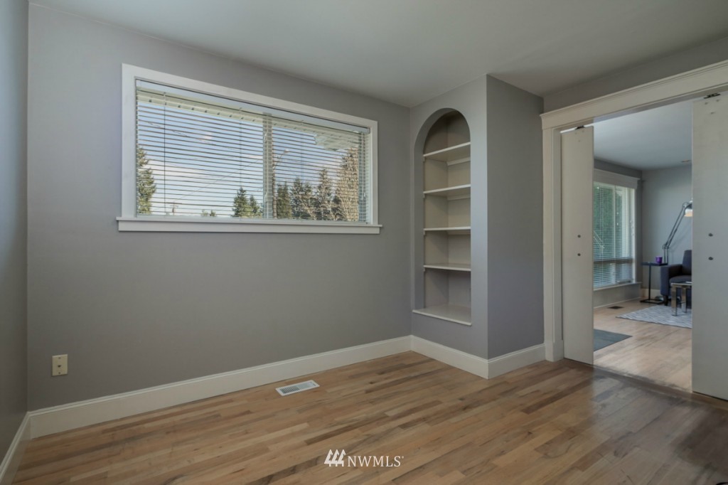 10125 128th Avenue Southeast Renton, WA 98056 - Photo 11 of 22 Gallery Image 11
