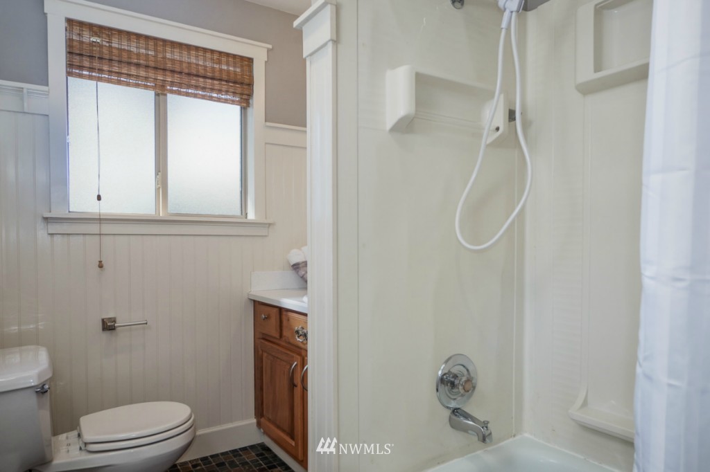 10125 128th Avenue Southeast Renton, WA 98056 - Photo 14 of 22 Gallery Image 14