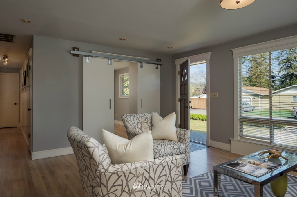 10125 128th Avenue Southeast Renton, WA 98056 - Photo 3 of 22 Gallery Image 3