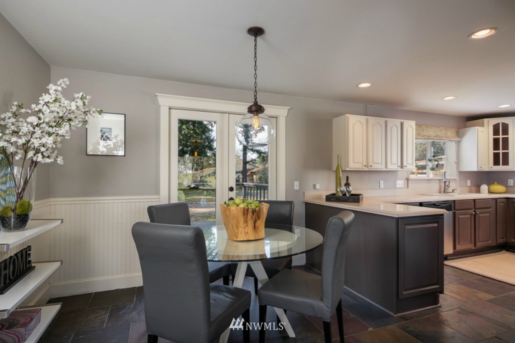 10125 128th Avenue Southeast Renton, WA 98056 - Photo 7 of 22 Gallery Image 7