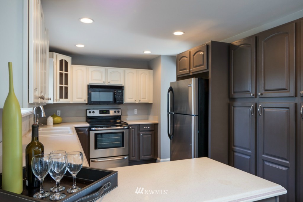 10125 128th Avenue Southeast Renton, WA 98056 - Photo 9 of 22 Gallery Image 9